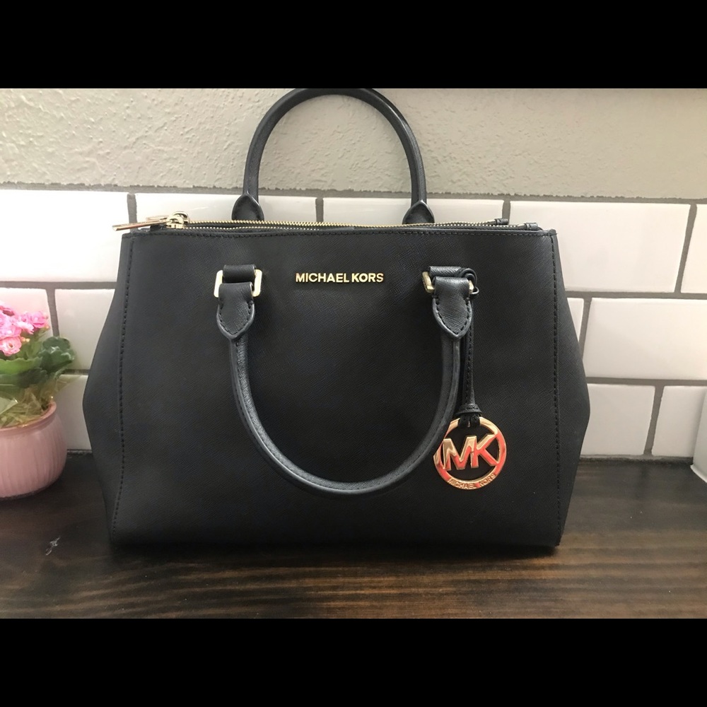 🖤Michael Kors Medium Sutton Saffiano Leather